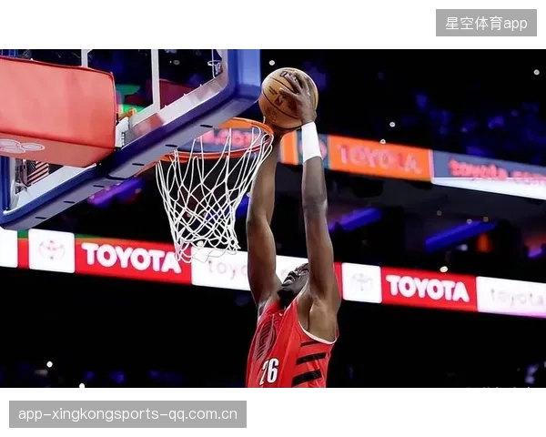 NBA球星转身跳投如行云流水——挥洒梦想的完美瞬间